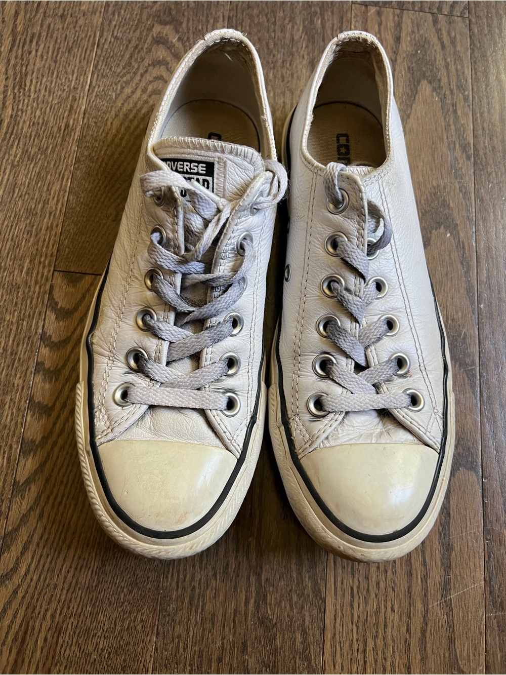 Converse Low Top Leather Sneakers women’s size 7